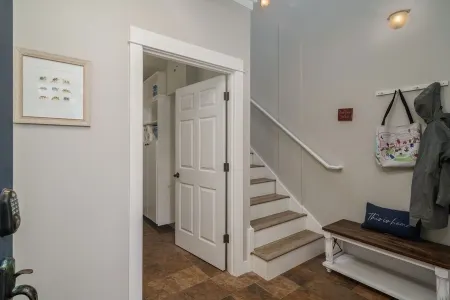 Two King Suites, Ocean Views & Upscale Touches in Downtown Manzanita