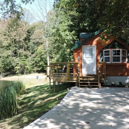 Hocking Hills-Dog Friendly Cabin with Private Pond .. Adults 18 and Older