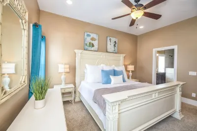 Saltwater Sanctuary•Walk to Carolina Beach•4 Beds/4.5 Baths