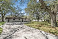Private Lux Farmhouse | Hard Rock | Amphitheater Hotels in Mango