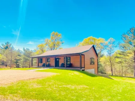 Bear Paw Lodge • Luxury Cabin • Game Room • Fire Pit