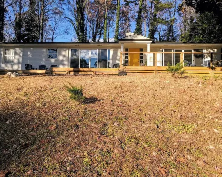 Serene Sanctuary - Lake View!