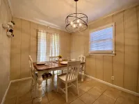 Family Friendly House- Close to Campus! Отели в г. Таскалуса