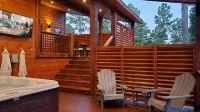 Romantic Cabin with Hot Tub, Outdoor Fireplace & Soaking Tub - Romantisk