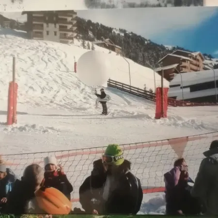 MERIBEL-MOTTARET Apartment Ski in ski out 1800m balcony south mountain view
