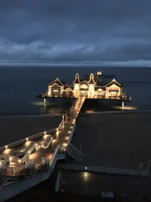 Modern apartment in direct beach location / POOL /sauna /W-LAN, parking included