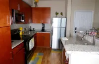 Sunset Stays w/2QB/Balcony/ 3 Mins from Shopping & Dining