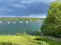 Cozy Cottage   with Spectacular Salt Water  View / 4 Kayaks Available/