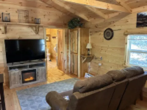 New Amish built log cabin near hocking hills & tar hollow, atvs & pet friendly
