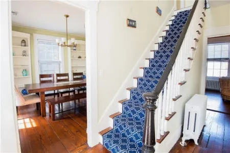 Downtown Historic Home - Free Parking & Backyard!