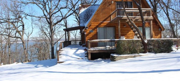 Beautiful, Majestic Log Cabin Large Game Room and Lake View Hotels in Wagoner County