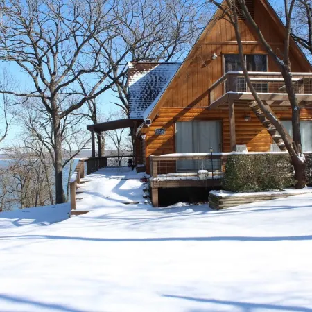 Beautiful, Majestic Log Cabin Large Game Room and Lake View