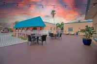 2 Bed, 2 Bath, 1 minute walk to the sand!