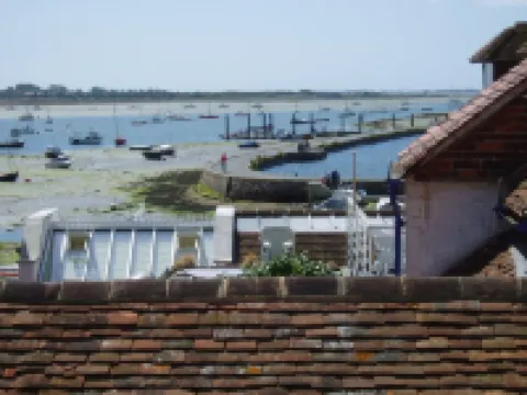 Waterside Cottage In Emsworth, Hampshire Ξενοδοχεία στην πόλη Emsworth