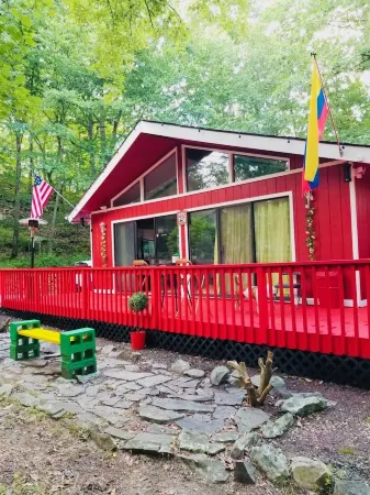 Cabin in one of the most upscale comunity in poconos