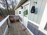 Dog friendly cabin. Peaceful nature getaway.