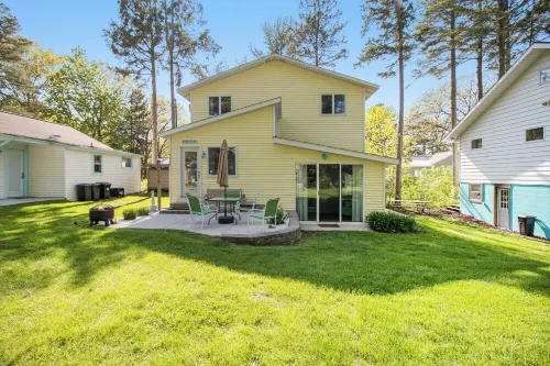 Schooner and Whoop-Ti-Do Cottages: Private Beach on Silver Lake!