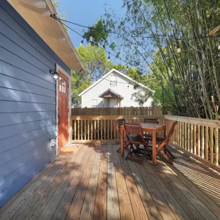 Little Palm Bungalow close to downtown and the beach