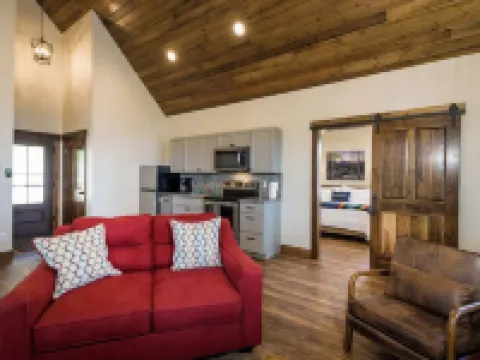 Enchanting cabin with WiFi in Lakeside 萊克賽德酒店