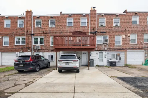 Charming Glenolden House Near Airport & Philadelphia Eagles Stadium Hotels in Darby Township