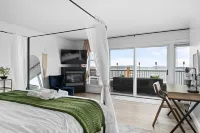 The Westside - Hot Tub, Private Beach & Dock. Pet-Friendly! Hotel in zona USCRI Colchester, VT