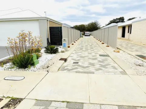 New 5 Bedroom Home 1km from the Beautiful Busselton Beaches