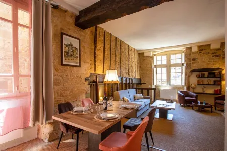 The authentic Отели рядом с достопримечательностью «Vieux Sarlat»