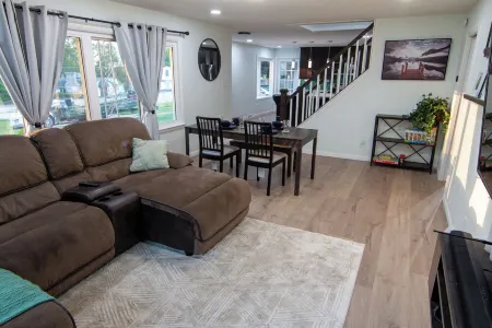 Modern and Convenient Waukesha 3BR home with 2 King Beds