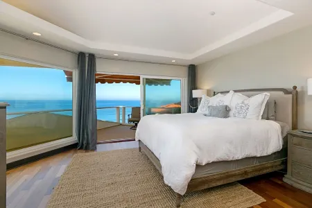 OCEANFRONT! 2 Suites + 1bdrm&ba! BEACH HOUZ!