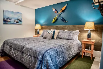 🌈 Spacious Dog-Friendly 🐶 Home with Parking 🚗 -- West End on Commercial St