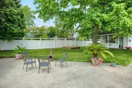 IN-GROUND POOL, Large Private Fenced Yard, Dining Gazebo, Outdoor Kitchen/Bath
