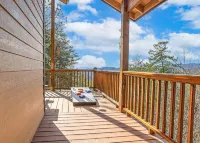 Mountain Retreat with Stunning views, 7 Priv Acres, Sauna, Hot Tub, and Gameroom