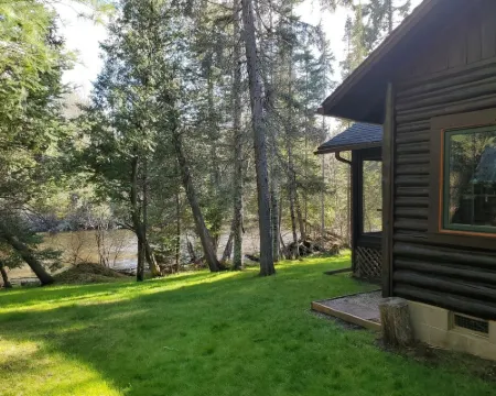 Grayling, MI - Fisherman's Log Cottage on the "Holy Waters" of the AuSable River Hotels in Grayling Township