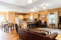 Cabin 82 - The Marshall - 6 bedrooms, sleeps 12, minutes from downtown Lexington
