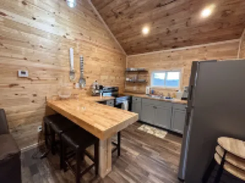 New Cabin built in 2022. 2 minutes away from multiple trailheads!  Sleeps 8