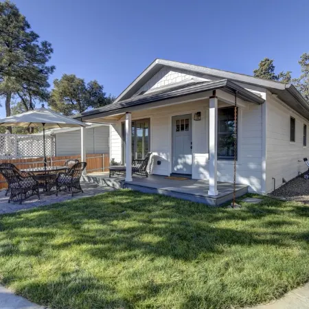 Charming downtown bungalow on Park Avenue