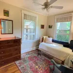 Cozy cottage on the hill in the heart of Warm Springs. Hotels in Bath County