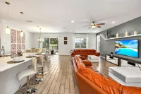 Modern 10 Bedroom Home - Only Minutes from Disney!