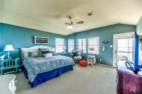 Margaritavilla-4 bed/3.5 baths-Water Front-Amazing