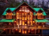 The Alpine Chalet-Location, Views, Theatre Room, Hot tub, Game Room!