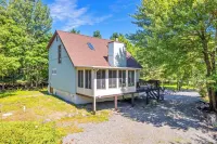 New! Hot Tub, Fire-pit, Shuffleboard, Game Room, Kids Play Area and More!