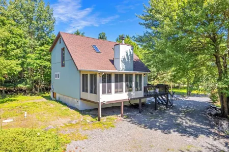 New! Hot Tub, Fire-pit, Shuffleboard, Game Room, Kids Play Area and More!