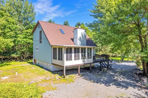 New! Hot Tub, Fire-pit, Shuffleboard, Game Room, Kids Play Area and More!