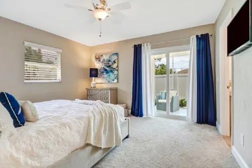 -Sea Coast Living at it's Best, Heated Pool, Near Beaches, Shops, Restaurants