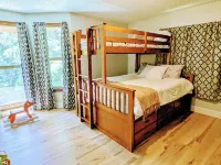 Cedar-sided cabin, RV parking, Kids & Pet friendly