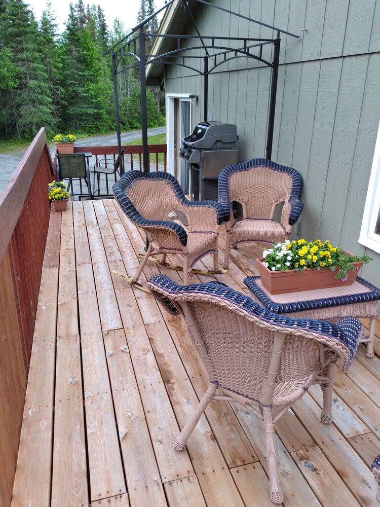 Stunning 3 bedroom/2bath with huge deck! Hotels in Soldotna
