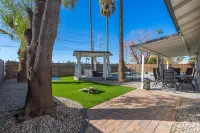 !NEW! Pool + Gym + Free Golf! Family Desert Oasis
