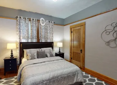 Cozy Historic Downtown Edwardsville Charmer Hotels in 