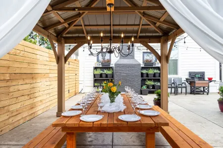 Room for Everyone! 7Br, 6.5BA Wine Country Retreat Near Downtown