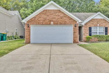 NEW! Spring Hill Private Cozy 3BR Home